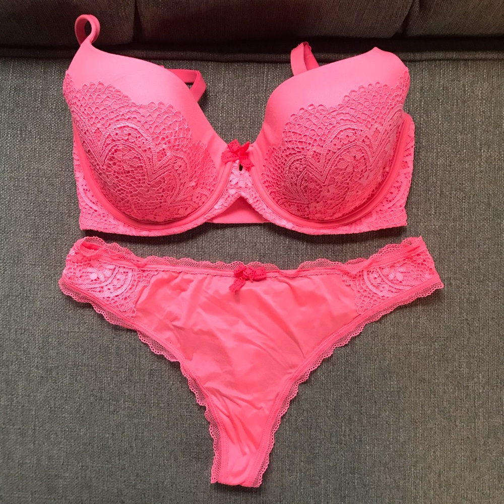 NWOT Body by Victoria Secret Bra and Panty Set